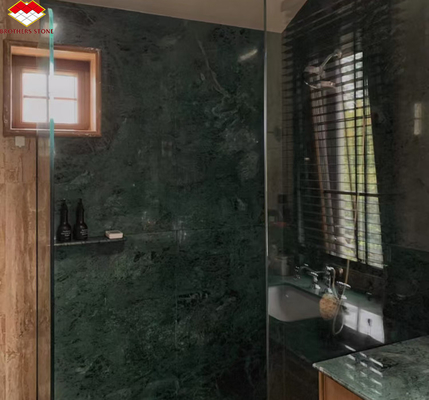 El color verde oscuro indio, el ónix, la piedra de jade, la losa de mármol verde, una elección impresionante para la decoración del hogar.