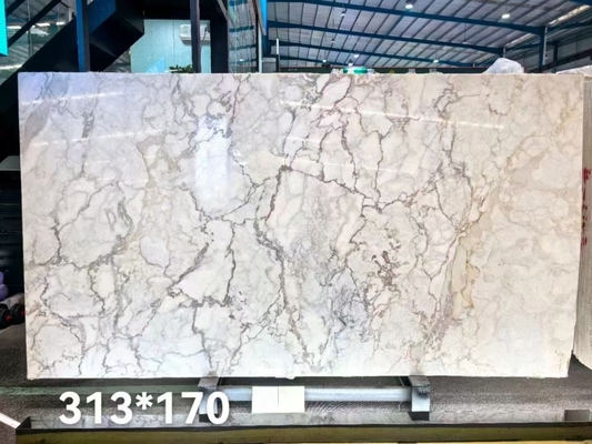 Forma de piedra Gran losa de oro única de la vena Calacatta de oro de mármol para el hotel de revestimiento de paredes