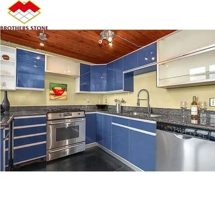 Las encimeras de granito cortadas a medida son perfectas para la renovación de cocinas modernas.