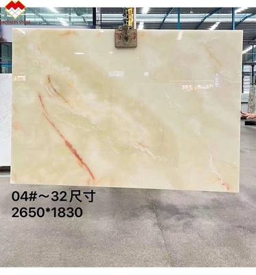 La placa de mármol de ónix blanco real con luz de fondo para mesa personalizable, encimera y panel de pared