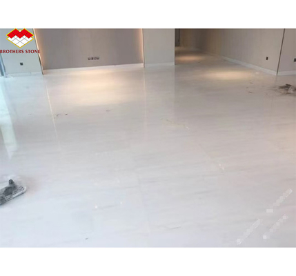 Tejas de mármol blanco italiano pulido de alta calidad de mármol blanco veneciano tamaño personalizado para el diseño del piso
