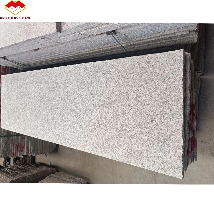 Granito chino de lujo exterior Granito blanco cortado a la medida losas de fuego para pisos escaleras